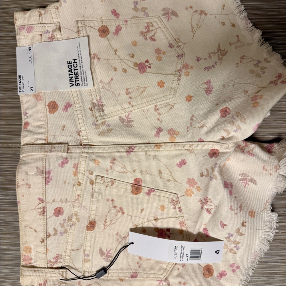 New with tags Joe’s jeans white denim stretch shorts with floral pattern